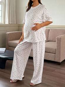 Dazy Maternity طقم نسائي من قطعتين للحمل، ملابس علوية بيضاء فضفاضة بأكمام قصيرة وبنطال طويل بنقشة زهور صغيرة متكررة، ملابس منزلية يومية للربيع والصيف - أبيض - مشاهدة 1