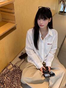 K-Vae 白色刺繡女款韓風小眾百搭上衣 時尚休閒版 開學季秋季日常校園大學畢業穿搭 - 白色 - 查看 6