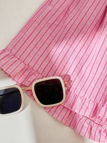SHEIN EZwear 3件套女士夏季多巴胺色条纹宽松休闲荷叶边刺绣短裤套装，适合日常通勤、约会、派对、秋冬夏季、圣诞节、新年、感恩节、聚会、婚礼、海滩、毕业典礼、时尚、优雅、休闲、外出、约会、预订、通勤、闪亮、情人节、优雅、度假、休闲、Y2K、外出、毕业典礼等场合。 - 彩色 - 查看 9