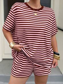 SHEIN EZwear 大尺碼女款圓領條紋拼接短袖上衣與短褲休閒日常套裝 - 粉色 - 查看 5