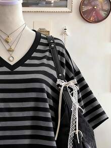 Lalippa Kaos Wanita Ukuran Besar Motif Garis-Garis Digital Cetak Modis Minimalis Model Regular Longgar Leher V, Hadiah untuk Teman - Putih - View 3