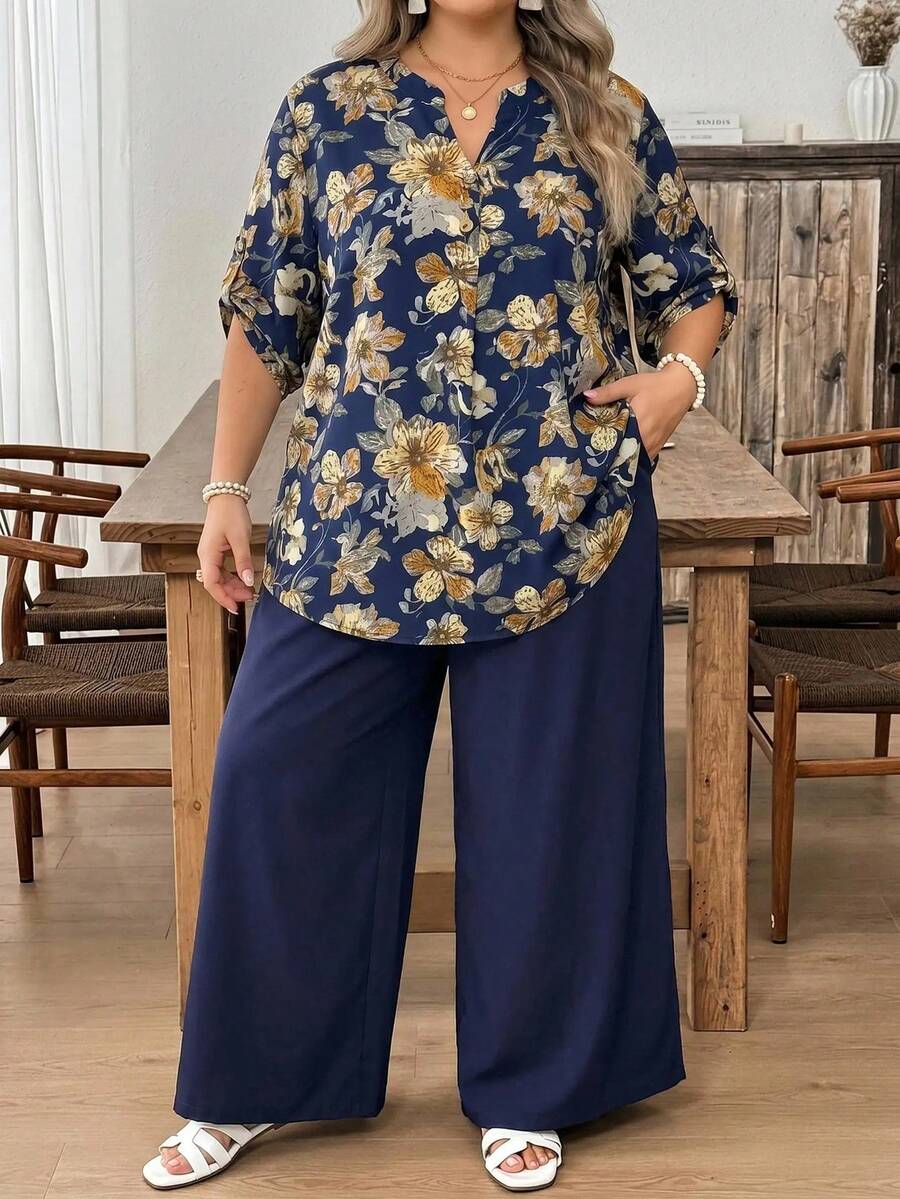SHEIN CURVE+ Curve Plus 女款大尺碼黑色V領短袖上衣與滿版印花長褲休閒度假套裝 春/秋 2件套 - 彩色 - 查看 1
