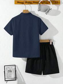 SHEIN 青少年男孩休閒短袖V領上衣與短褲套裝 - 藏蓝色 - 查看 6