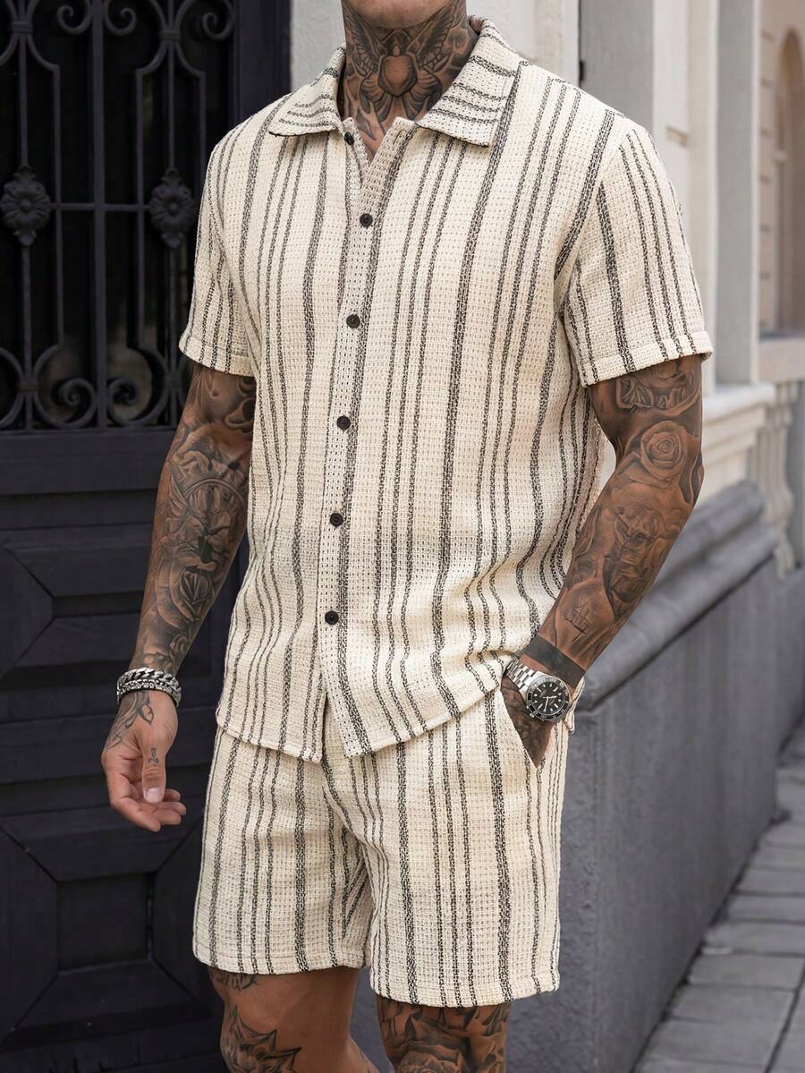 Manfinity CasualCool 男士條紋拼色單排扣短袖襯衫與短褲休閒日常套裝,適合儀式場合 - 米色 - View 1