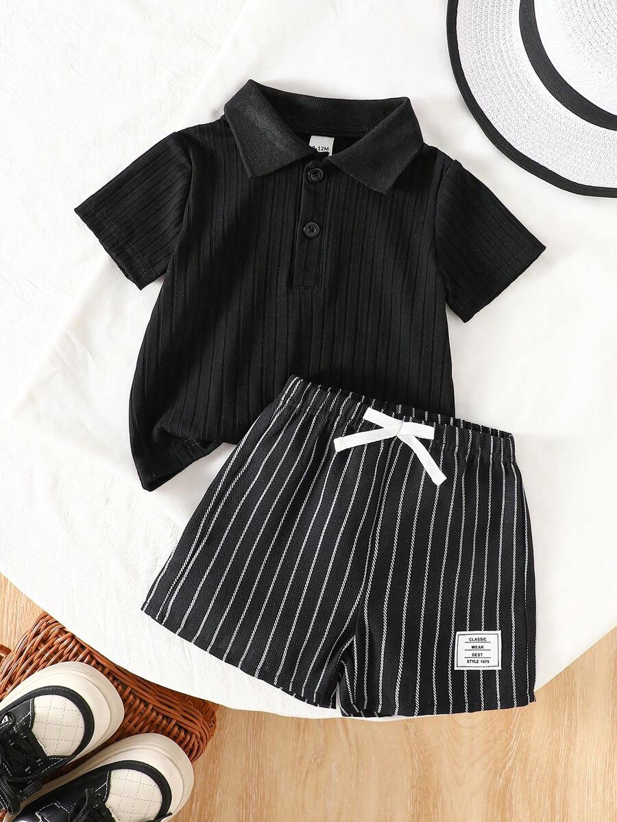Souflis Souflis 2件組 嬰兒/男嬰杏色寬鬆版型鈕扣對比羅紋袖口領短袖 Polo 衫搭配彈性腰短褲套裝,夏季,兒童服裝,幼兒服裝,嬰兒套裝,嬰兒男嬰套裝,嬰兒上衣,幼兒短褲,3M-3T - 黑色 - 查看 1