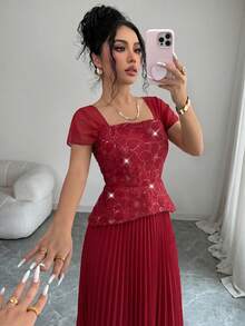 Modelyn 法式方領溫柔風亮片刺繡拼接修身百褶短袖優雅洋裝 - 紅色 - 查看 2