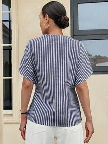 MaterniWear 孕婦前開扣條紋短袖襯衫 - 藍白色 - 查看 8