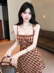 DAZY 女款格紋百褶綁帶休閒派對短款細肩帶洋裝 夏日陽光裙 - 咖啡 - 查看 3