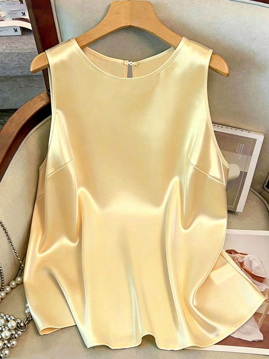 GlowEve CURVE 大尺碼女款熱銷精緻優雅圓領背心上衣,緞面光澤面料設計,修身顯瘦版型,適合日常通勤、正式場合、外出與休閒穿著 - 淡黃色 - 查看 1