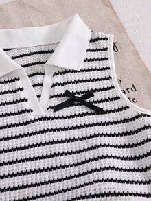SHEIN 青少年女孩夏季新款復古休閒黑白條紋 Polo 領無袖針織上衣 + 蝴蝶結裝飾波浪荷葉邊淺藍牛仔裙褲 2件套，甜美女孩學院風親膚柔軟面料，兒童節、暑假、海灘、週末度假百搭穿搭 - 藍色 - 查看 3
