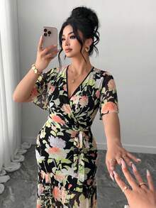 Elenzga 大码女士优雅针织短袖刺绣花卉网纱数码印花双层修身系腰V领连衣裙 - 黑色 - 查看 6
