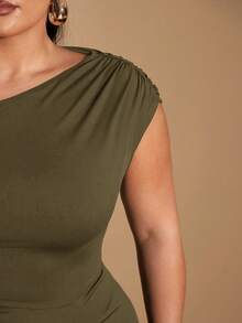 SHEIN BAE Plus Size Women's Solid Color One Shoulder Ruched Side Slit Fitted Dress - Army Green - View 7