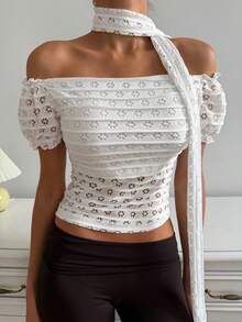 Livesso Blusa de mujer elegante para verano, casual, blanca, corta, con encaje jacquard calado, con cordones y lazo, hombros descubiertos, para boda y banquete - Blanco - Ver 3