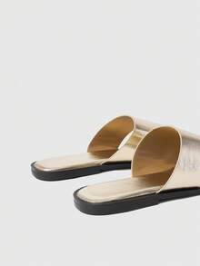 Sleekvia Sandalias planas cómodas y resistentes al desgaste, versátiles, con detalles metálicos para uso en exteriores - Dorado - Ver 6