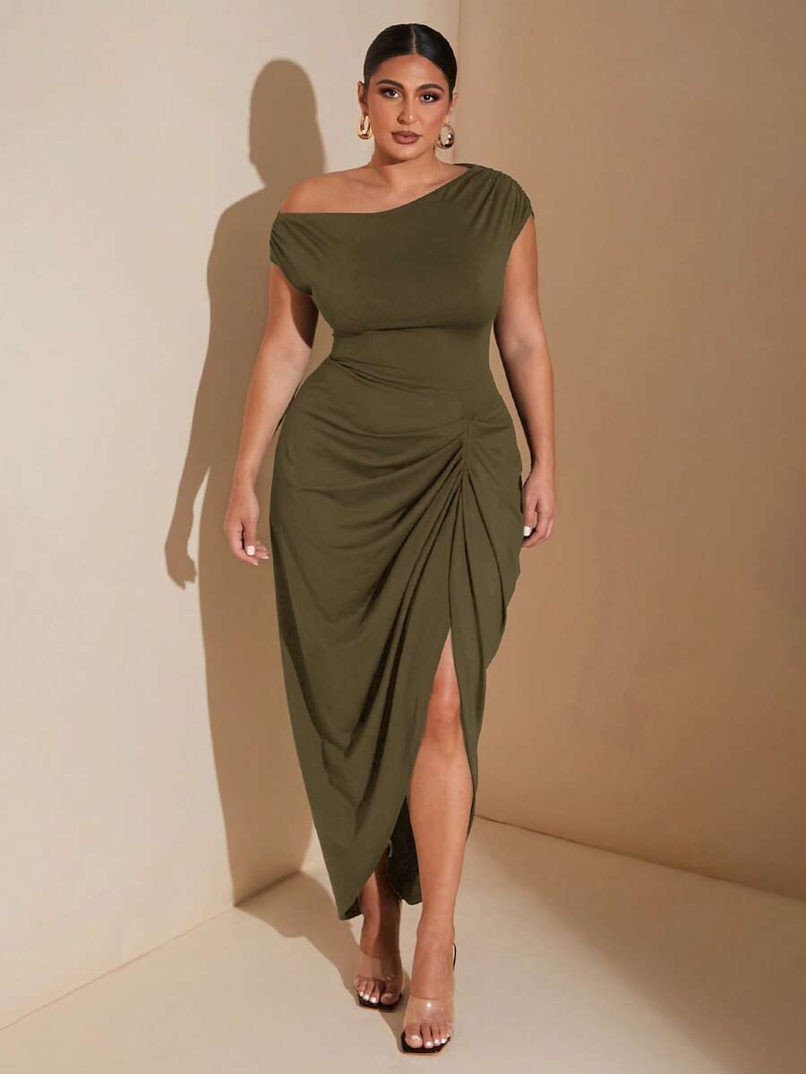SHEIN BAE Plus Size Women's Solid Color One Shoulder Ruched Side Slit Fitted Dress - Army Green - View 1