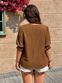 Breezaya Blusa casual elegante y versátil de mujer talla grande con cuello en V, ribete de encaje, botones y manga corta - Marrón - Ver 2
