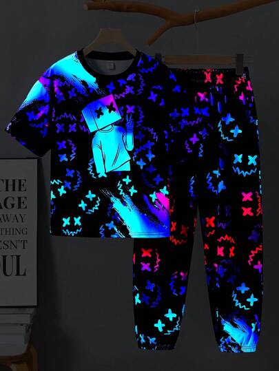 SHEIN Bộ 2 món quần áo trẻ em nam thiếu niên phong cách thường ngày Vision họa tiết hoạt hình huỳnh quang, cổ tròn, tay ngắn, quần short, phù hợp cho mùa xuân/hè, mặc hàng ngày, thể thao, đi chơi, đi học, tiệc tùng, lễ hội, chụp ảnh