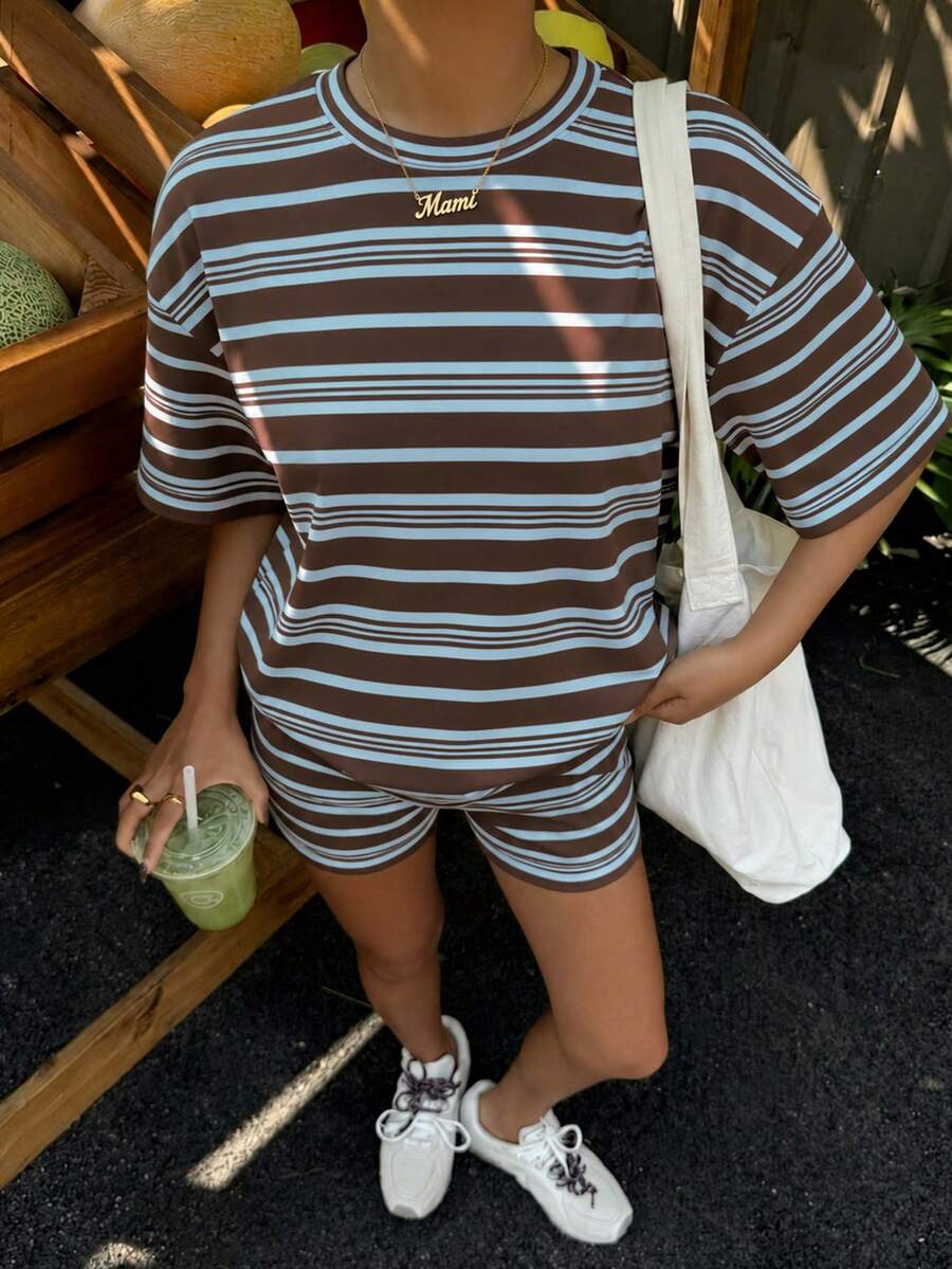 青少年女孩休閒極簡卡通圖案寬鬆圓領短袖T恤與寬鬆短褲2件套,適合春夏季 - 彩色 - 查看 1