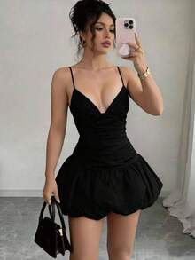 Franclia Gaun Mini Seksi Wanita Berwarna Hitam dengan Motif Bunga di Bagian Bawah dan Tali Bahu Tipis - Hitam - View 3