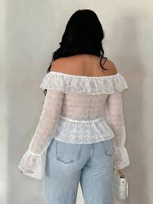 SHEIN SXY 大尺碼女款夏季度假休閒開襟荷葉邊飾露肩長袖透視白色蕾絲上衣 - 米色 - 查看 3