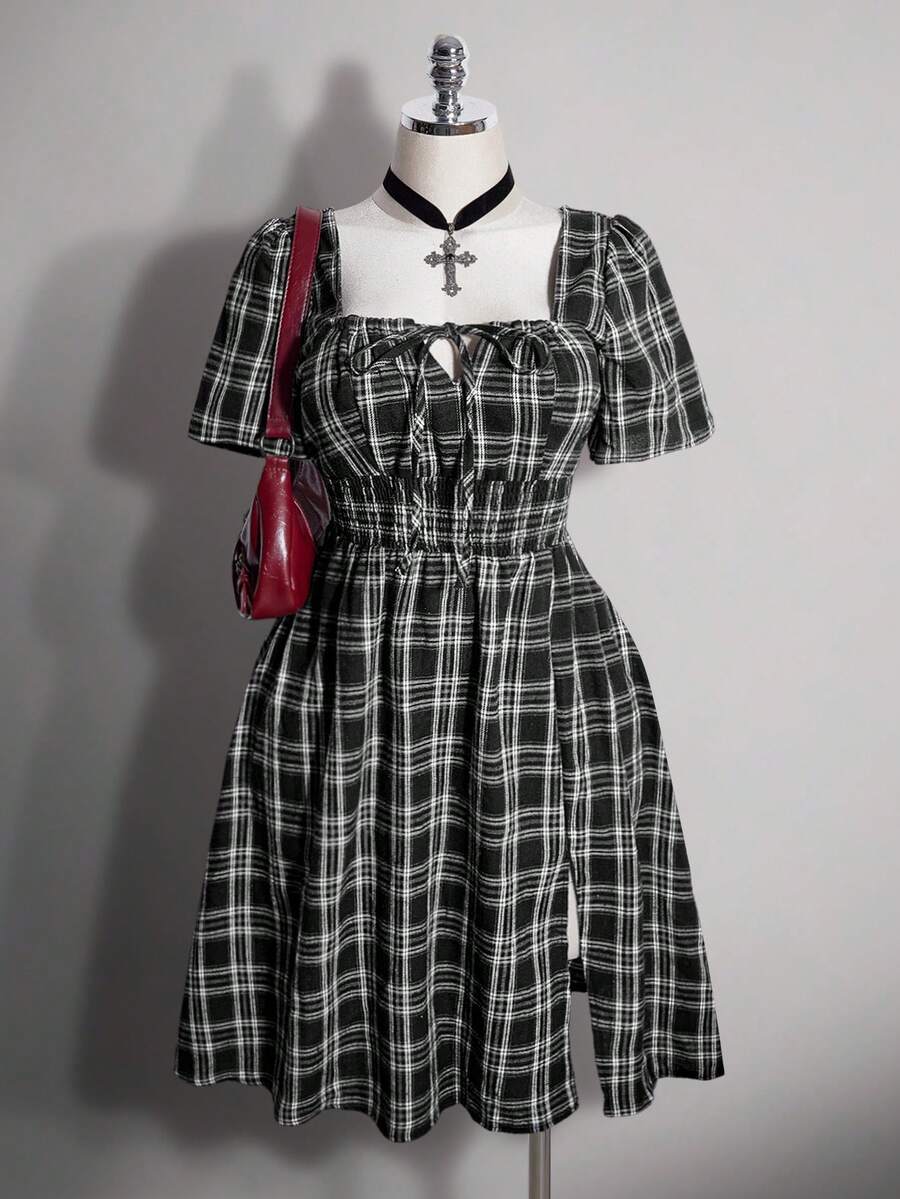 SHEIN ICON Große Größen Y2K Vintage Kleid mit quadratischem Ausschnitt und Karomuster, Midi-Kleid mit Schlitz vorne, Vintage Gothic Punk Kleid - Schwarz und Weiss - Übersicht 1