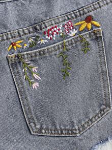 ROMWE Summer Vacation Daisy Floral Embroidered Distressed Denim Shorts - Grey - View 5