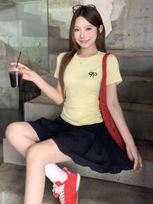 DAZY 蝴蝶結刺繡寬鬆短袖圓領女款T恤 - 黃色 - 查看 4