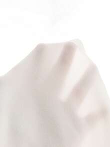 SHEIN 青少年女孩 T-shirt 套裝，運動風粉色與深綠色拼接短袖 T-shirt 與短褲套裝，夏季寬鬆貼身設計，輕量面料，適合日常外出、休閒運動或造型穿搭 - 黑與白 - 查看 5