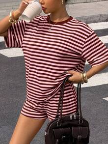 SHEIN EZwear 大尺碼女款圓領條紋拼接短袖上衣與短褲休閒日常套裝 - 粉色 - 查看 2