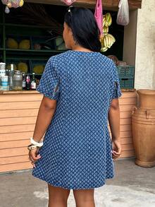 SHEIN CURVE+ 大尺碼夏季休閒前開扣牛仔洋裝 - 深色水洗藍 - 查看 2