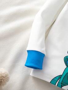 SHEIN 小男孩卡通印花圓領對比飾邊長袖T恤與彈性腰長褲居家服套裝 - 綠色 - 查看 5