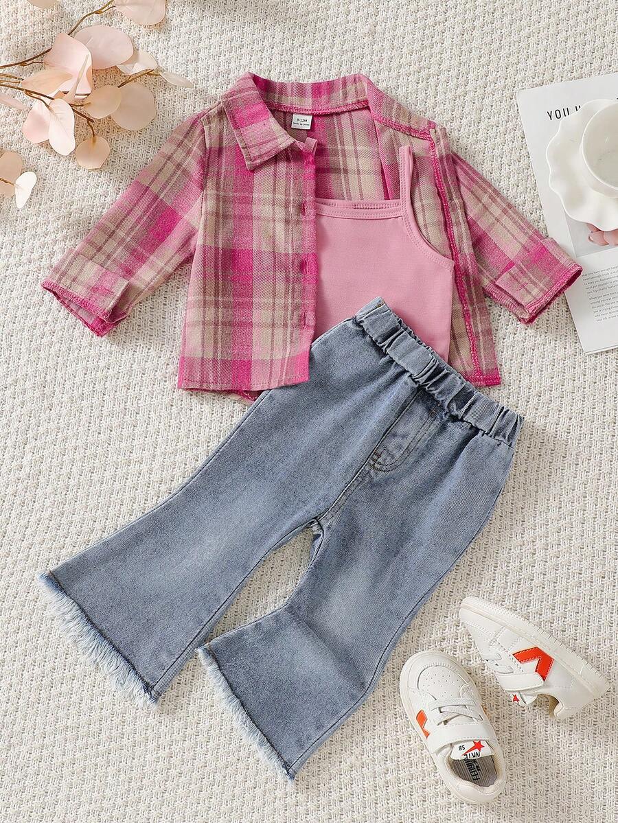 SHEIN Playful Pals 女嬰3件套,格紋長袖襯衫薄外套 + 短版抹胸上衣 + 喇叭牛仔褲,適合日常穿著、通勤、戶外活動,休閒時尚春/秋季 - 粉色 - 查看 1