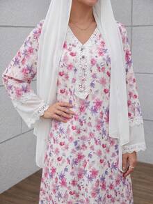 Al Najma V領袖口雪紡蕾絲拼接粉色印花洋裝附頭巾 - 彩色 - 查看 5