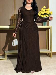Modelyn 大尺碼女款V領長袖百褶優雅蕾絲洋裝 - 咖啡棕 - 查看 6