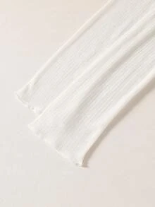 SHEIN 這款白色前綁帶女童開襟衫呈現柔軟細膩的風格。採用羅紋紋理面料製成，輕盈透氣。設計有V領和前抽繩綁帶，簡約而精緻。短版剪裁修飾身高並顯瘦，而荷葉邊袖口和下擺增添柔美感。適合夏季防曬，並可搭配吊帶背心日常穿著 - 白色 - 查看 3