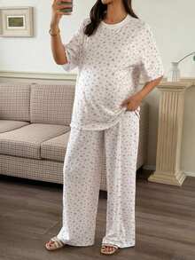 Dazy Maternity طقم نسائي من قطعتين للحمل، ملابس علوية بيضاء فضفاضة بأكمام قصيرة وبنطال طويل بنقشة زهور صغيرة متكررة، ملابس منزلية يومية للربيع والصيف - أبيض - مشاهدة 5