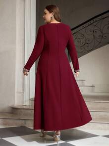 ZEYLAH Vestido de manga larga con dobladillo acampanado y decoración de cuentas, ajuste ceñido - Burdeos - Ver 3