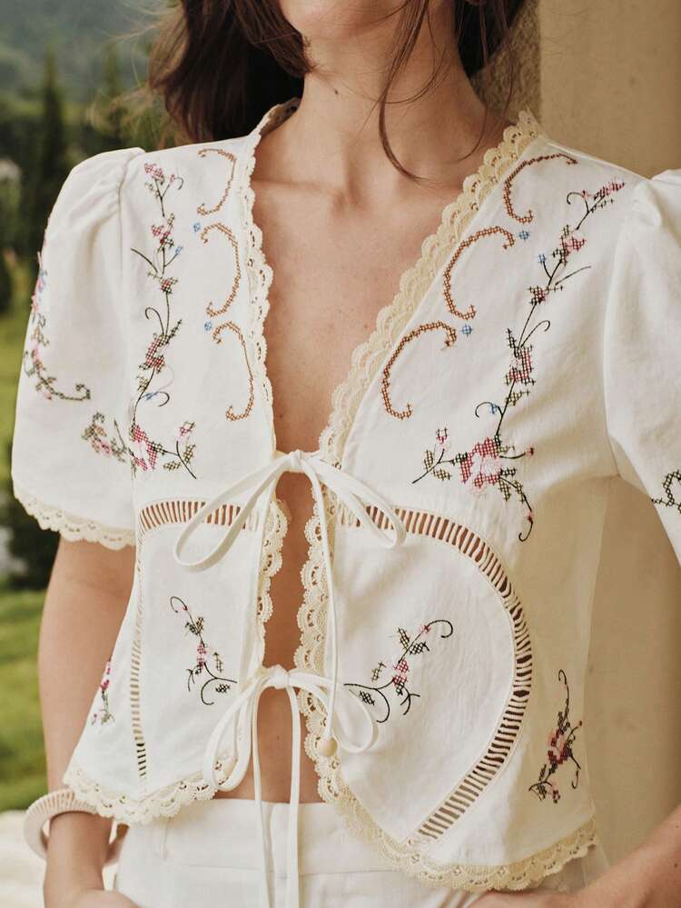 WOMEN'S FLORAL EMBROIDERY CONTRAST LACE FRONT TIE TOP