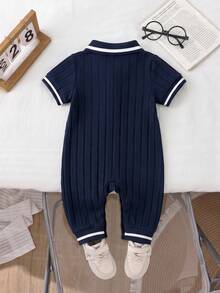 3-24個月男嬰 Polo領刺繡馬圖案前開襟連身衣，深藍色，夏季休閒家庭穿搭，柔軟彈性面料，極簡風格按扣開合 - 藍色 - 查看 3