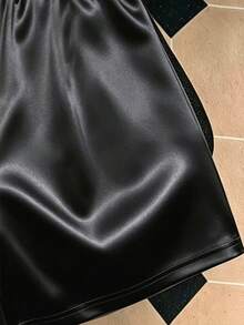 GlowEve CURVE 大尺碼女款素色彈性腰休閒百搭日常外出短褲 - 黑色 - 查看 4