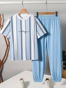 SHEIN 2件/套 青少年男孩新款休閒簡約、學院風、度假風、條紋、King、圓領短袖T恤&短褲套裝，適合夏季、街頭風、日常穿著、外出、居家、度假、春夏時尚、夏季穿搭、輕鬆舒適、兒童分層穿搭、時尚兒童、休閒穿著、兒童運動學院風數位圖案T恤、返校、春夏衣物、返鄉 - 彩色 - 查看 3