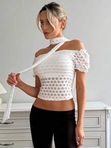 Livesso Blusa de mujer elegante para verano, casual, blanca, corta, con encaje jacquard calado, con cordones y lazo, hombros descubiertos, para boda y banquete - Blanco - Ver 8