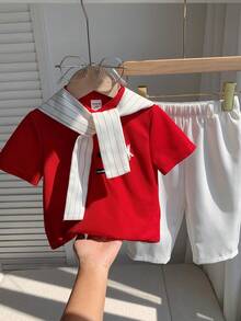 SHEIN 4件套包含腰帶與披肩，男嬰夏季秋季休閒返校季，紅色 Polo 衫條紋披肩配白色長褲，西裝褲，附贈腰帶，Polo 套裝，正式套裝，校服套裝，男嬰套裝 - 彩色 - 查看 9