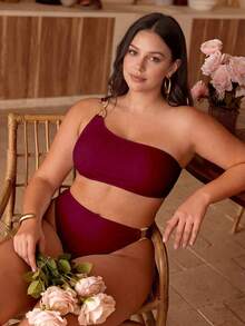 Swim Chiccia 大尺碼女款素色單肩金屬飾邊細肩帶上衣與素色側邊金屬飾邊比基尼泳褲 優雅極簡 2 件式泳衣 - 酒紅色 - 查看 5
