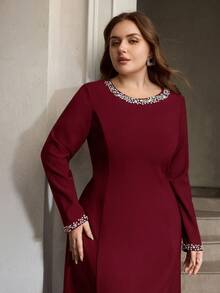 ZEYLAH Vestido de manga larga con dobladillo acampanado y decoración de cuentas, ajuste ceñido - Burdeos - Ver 5