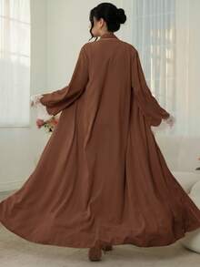Al Najma Abayas con pechera de color contrastante y decoración de pétalos, puños de encaje emendados - Café integral - Ver 2