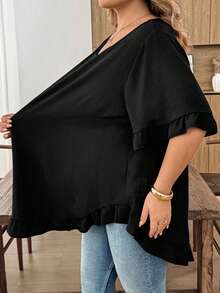 SHEIN CURVE+ 大尺碼女款春夏時尚休閒寬鬆舒適涼爽日常修身荷葉邊短袖黑色襯衫，可愛曲線上衣，女款襯衫，夏季穿搭，外出上衣，歐洲夏季，極簡風格 - 黑色 - 查看 3