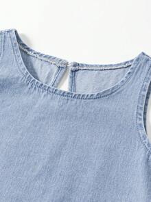 SHEIN 女童2件組牛仔套裝，夏季，柔軟，棉質，休閒，時尚，百搭，舒適，極簡風，無袖牛仔背心，圓領，後開衩單鈕扣，彈性腰圍，蝴蝶結腰帶，經典5口袋修身淺藍水洗2件組牛仔褲套裝，適合日常出遊與度假 - 中等水洗藍 - 查看 3