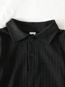 Souflis Souflis 2件組 嬰兒/男嬰杏色寬鬆版型鈕扣對比羅紋袖口領短袖 Polo 衫搭配彈性腰短褲套裝，夏季，兒童服裝，幼兒服裝，嬰兒套裝，嬰兒男嬰套裝，嬰兒上衣，幼兒短褲，3M-3T - 黑色 - 查看 5