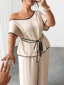 Weeklong 2-delat set för dam i plus size med asymmetrisk axel, färgblockad urringning, markerad midja, kortärmad topp och långa vida byxor, casual - Kaki - Visa 7